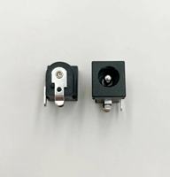 Connecteur d'alimentation CC femelle LITE 3.0, 3 broches, contact en laiton, boîtier PA10T, 30 ohms max. Courant nominal 10A Modèle 208103-0201-8GC Fil de circuit imprimé