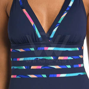 Maillot de bain une pièce confortable pour femme, respirant, à contraste de couleurs, avec logo frontal, séchage rapide, durable et sans coutures - Product Image 5