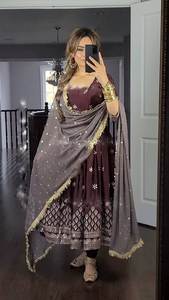 Anarkali de Manga Larga con Pantalón de Algodón y Dupatta, Lehanga Nupcial en Seda Banarasi para Mujer, para Ocasiones Especiales - Product Image 2