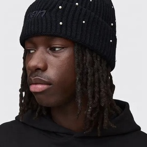 Bonnet d'hiver personnalisé avec logo, respirant et chaud, en tricot, avec perles décoratives, broderie personnalisée, fournisseur en gros - Product Image 1
