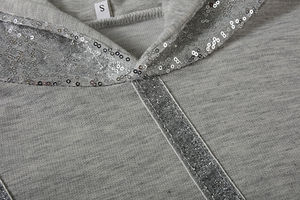 Ensemble de sweat à capuche court d'hiver Urban 2025 pour femmes Impression numérique brodée et teinte en plaine avec logo personnalisé OEM - Product Image 5