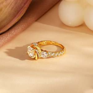 แหวนหมั้นเพชรโมอิสซาไนต์ทรงกลม Jeulia Floral Halo ตัวเรือนเงินแท้ชุบโรเดียม - Product Image 5