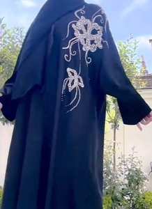 Vêtements musulmans traditionnels élégants et modestes pour femmes Robes de Dubaï formelles caftan de style abaya brodées à la main de qualité supérieure - Product Image 2