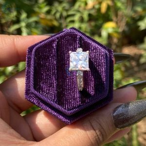 แหวนหมั้นเพชรโมอิส3เม็ดสำหรับผู้หญิงแหวนแต่งงานสุดหรูสีทองขาว2ct สำหรับเจ้าหญิง - Product Image 3