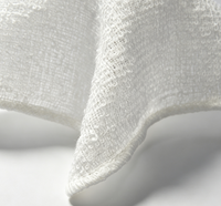 A Single Piece of White 20x20cm Cold/hot Dual-purpose Cotton Towel (in Tray Form)