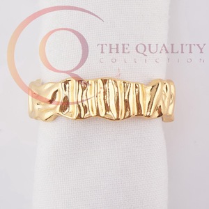 Anneaux de serviette en métal de luxe pour la décoration de table, accessoire de table écologique en stock pour mariages et occasions spéciales - Product Image 2