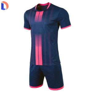 เสื้อฟุตบอลและเสื้อเจอร์ซีย์ชุดเล่นฟุตบอลปรับแต่งได้ชุดทีมคุณภาพระดับพรีเมียม - Product Image 3