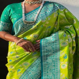 Sari de Seda Suave Banarasi Premium VASTRA COTTAGE, Color Oro Rosa, Zari Meenakari Jaal, Pallu de Rico Contraste con Blusa, Ropa Festiva - Product Image 2