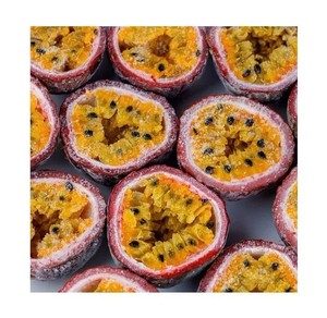 Sabroso puré de maracuyá congelado empacado en bolsas convenientes listo para mezclar jugo y coberturas de postre en todas partes - Product Image 1