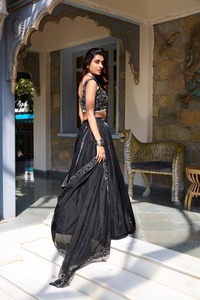 Vêtements de mariage formels coupe ample en satin Lehenga Choli exclusif Black Star - Product Image 5