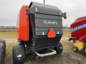 Presse à balles Kubota BV4180 PREM, équipement agricole pour l'emballage de foin et de ensilage. - Product Image 5