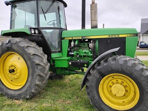 PROVEEDOR VERIFICADO DE JOHN DEE RE 4055 USADO DE 1989, 126 HP, MFWD - Product Image 2