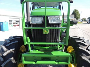 Tracteur agricole Johnn Dee.ree 6105E 90HP 2WD avec pompe et boîte de vitesses Moteur diesel fiable Prix d'usine Vente en gros - Product Image 6