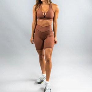 Pantalones cortos de ejercicio de corte en V de secado rápido para mujer de alta calidad con bolsillos laterales - Product Image 5