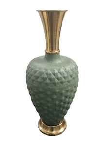 Jarrón de Metal Verde Elegante, Hecho a Mano, Ecológico, Resistente al Óxido, con Cuello Dorado en Forma de Campana, Estilo Costero de Lujo para Decoración de Mesa - Product Image 4