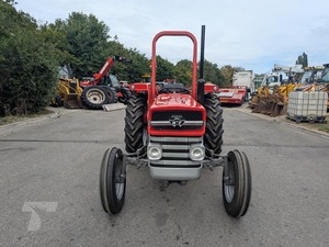 Tracteur à roues Massey Ferguson MF135 40 CV pour les exploitations agricoles, offrant une puissance maximale et un fonctionnement fluide pour tout projet - Product Image 2
