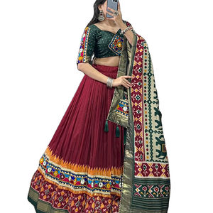 Lehenga Choli exclusif en soie Tasar lourde, imprimé avec des motifs en feuille et des travaux de miroir réel Gamthi avec une touche de dentelle, pour la vente en gros - Product Image 1