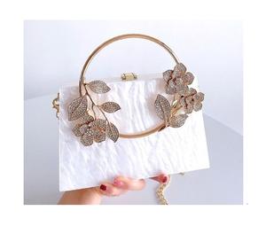 Nouvelle pochette en résine de Style américain créatif avec votre nom personnalisé embrayages en résine sacs à main pour les sacs de transport de mariage de fête des femmes - Product Image 4