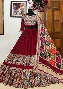 Lehenga choli de color granate tradicional especial Navratri de alta calidad en espejo real con algodón de muselina para ropa de mujer india - Product Image 6