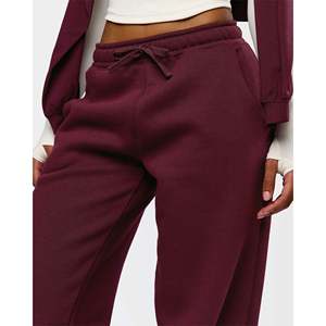 Pantalon de survêtement oversize Go-To en maille respirante couleur cerise laquée - Product Image 3