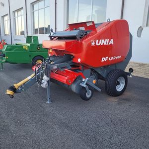 Empacadora cuadrada UNIAA DF 1,8 D eco, máquina agrícola para empacar forraje con motor, ecológica para uso agrícola. - Product Image 1