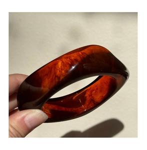 สร้อยข้อมืออะคริลิคแฟชั่นลายหินอ่อนสำหรับผู้หญิงสร้อยข้อมือเรซินหลากสีแนวย้อนยุคสำหรับแฟนๆกำไลข้อมือกว้าง - Product Image 6