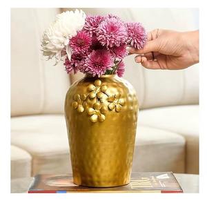 Vase en or minimaliste élégant, idéal pour les arrangements floraux de mariage, les anniversaires, la décoration de fête et le style de salon haut de gamme - Product Image 6