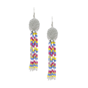 Boucles d'oreilles en perles de rocaille faites à la main avec des détails de broderie, boucles d'oreilles élégantes de saison, boucles d'oreilles à breloques en perles de rocaille - Product Image 3