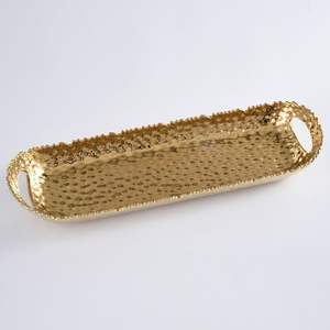 Plateau de service rectangulaire long en métal martelé doré de luxe avec poignées - Plateau décoratif pour la maison, l'hôtel et les événements de mariage - Product Image 1