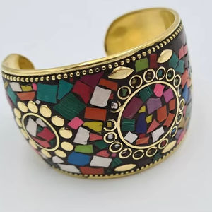 Brazalete Ancho de Diseño Floral, Hecho a Mano, 100% Latón Puro, Ajustable, Regalo para Mamá, Artesanía MS, Ms-wc-001 - Product Image 1