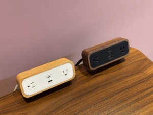 One Beat USBC Desktop Power Outlet Clamp Mount Charger Grommet para <span class=keywords><strong>iPhone</strong></span> 15A Rated 125V Power Charging Table USB Desk Grommet - Product Image 4