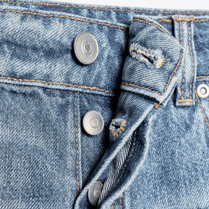 Pantalones cortos de mezclilla de diseño personalizado para mujer, estilo recto a la moda, botón orientado a la exportación, informal, diseño lavado, pantalón, cintura, dobladillo crudo - Product Image 3