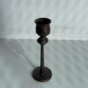 Candelabro de Metal con Acabado de Aceite Negro, Soporte Decorativo Vintage de Hierro Forjado a Mano, Elegante Centro de Mesa para el Hogar - Product Image 2