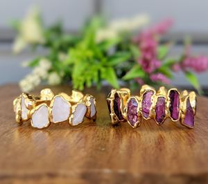 Bague plaqué or brut pierre de lune arc-en-ciel bijoux galvanisés pierre précieuse bague minimaliste bague galvanisée rhodolite brute naturelle - Product Image 6