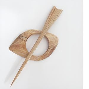 Épingles à châle en bois sur mesure de qualité supérieure fabriquées avec des motifs sur mesure adaptés aux marques d'accessoires de mode - Product Image 1