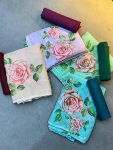 Colección de Sari de impresión digital con diseño de patrón floral con tela Tabi suave y trabajo manual de perlas para fiestas y festivales - Product Image 3