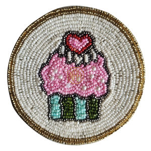 Posavasos hecho a mano con cuentas blancas y rosas, Cupcake redondo y diseño de corazón, alfombrilla y almohadilla, acento de mesa - Product Image 1