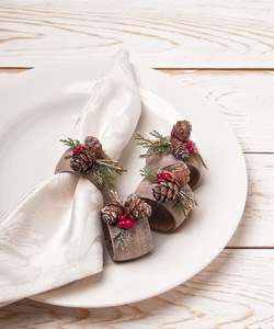 Décor de Table de ferme porte-serviettes en bois en forme de coeur porte-serviettes en rotin mangue Nautral anneaux de serviette en jute anneaux de tissu en vrac - Product Image 4