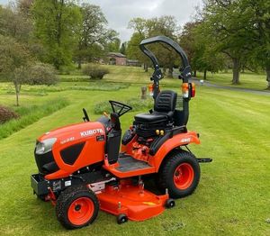 Para Cortacésped Eléctrico Kubota G261, Tractor de 2 Tiempos para un Corte de Césped Eficiente de hasta 1000 mm, 28 V - Product Image 2