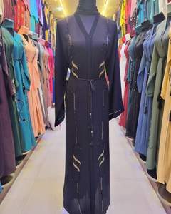 Hermosa Abaya negra de Dubái para mujer, de trabajo manual caftán, ropa islámica tradicional con accesorio musulmán - Product Image 2