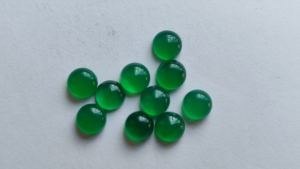 เครื่องประดับควอทซ์สีเขียวธรรมชาติแบบหลวมพลอยเทียมตัดขนาดผสมมรกตสีเขียวแบบหลวมสินค้าจำนวนมาก - Product Image 5