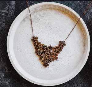 Collier de perles en bois fabriqué à la main BohoRoots - Product Image 1