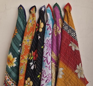 Ensemble de serviettes Kantha Vintage faites à la main Design de thé floral coloré Boucle de suspension assortie en coton doux pour torchon de cuisine - Product Image 1