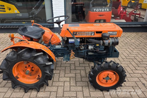 Maquinaria Agrícola Usada de Primera Calidad, Mini Kubota 4WD, Eficiente - Product Image 4