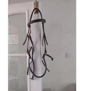 À la main. Bride en cuir marron à la main. Bride en cuir dernier modèle soulagement de la pression anatomique confort rembourré - Product Image 1