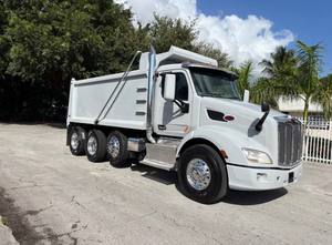 Camion Ribaltabile PETERBILT 567 del 2022 Usato in Buone Condizioni, 6 Cilindri (510 CV), 3 Assi (PACCAR MX-13), 6x4, Alimentazione Diesel, Trasmissione AMT, Guida a Sinistra - Product Image 4