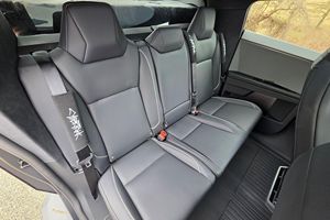 Tesla Cybertruck 2024, faible kilométrage, boîte de vitesses automatique, direction souple, essence/électrique, batterie au lithium - Product Image 3