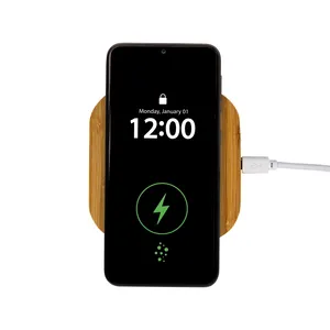 Base di Ricarica Wireless Personalizzata in Bambù per Accessori da Ufficio e Gadget - Product Image 4