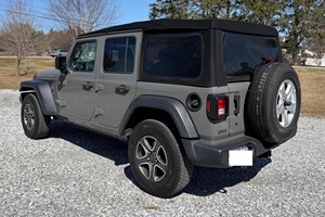 Jeep Wrangler Unlimited Sport 4x4 2018 en buen estado - Product Image 4
