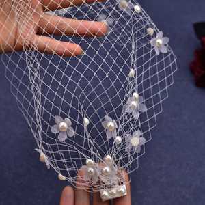 Peigne de mariée vintage fait main en maille de perles blanches Bridella VA15-W avec strass, ajustement confortable pour mariages, bals et événements formels - Product Image 2